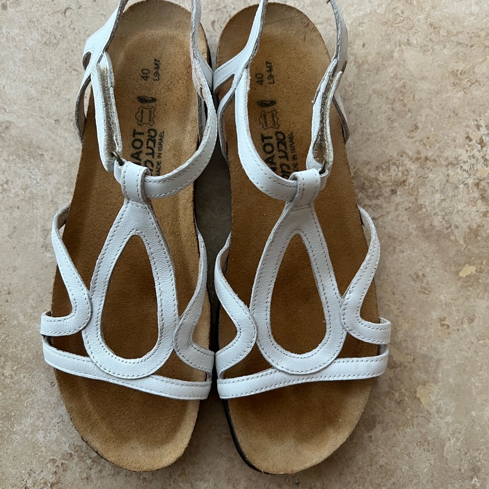Naot White Leather Sandals